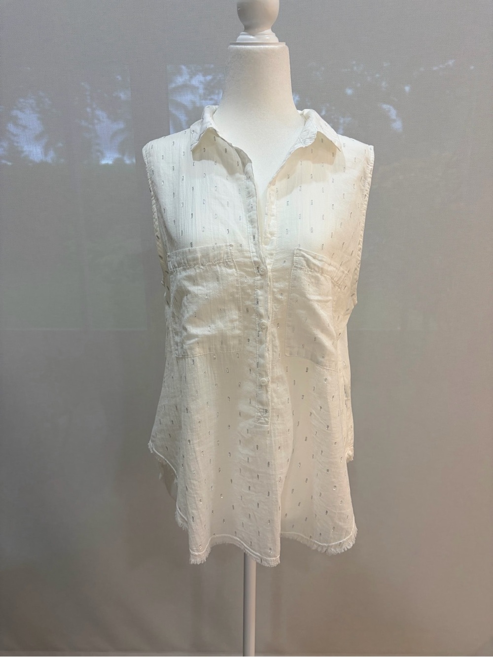 Bella Dahl Ivory Sleeveless Button-Down Shirt